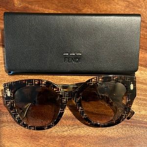 Fendi 53 logo lens round